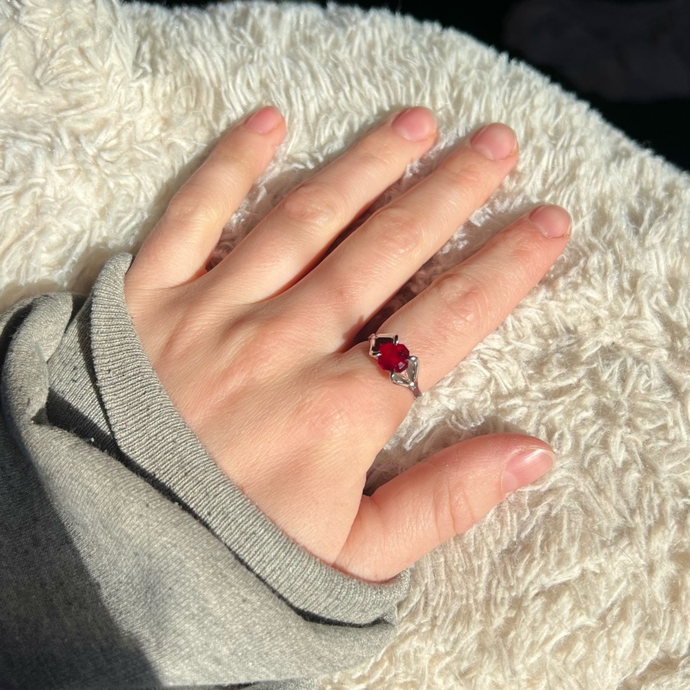 Silver & Ruby Tone Ring - Picture 4 of 5